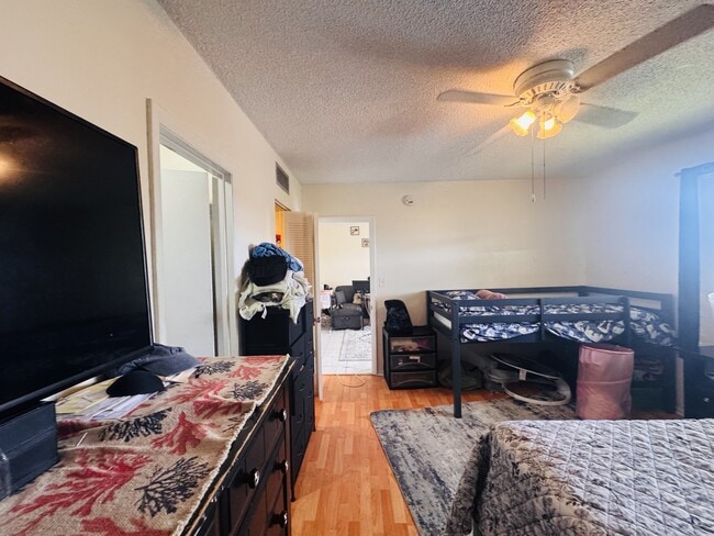 Building Photo - 8025 S Colony Cir