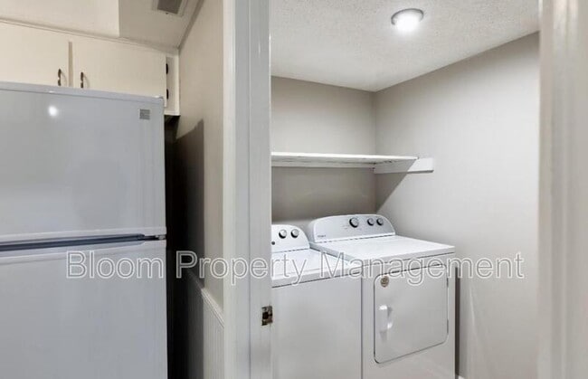 Building Photo - 579 Travelers Blvd