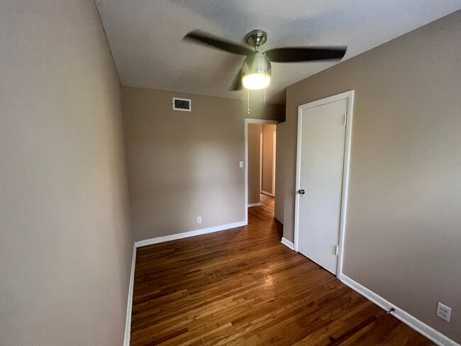 Building Photo - Cute 3 bedroom, 1 bath home