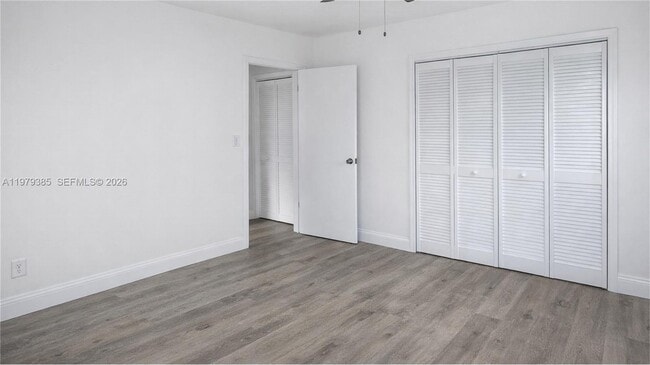 Building Photo - 2135 Bay Dr