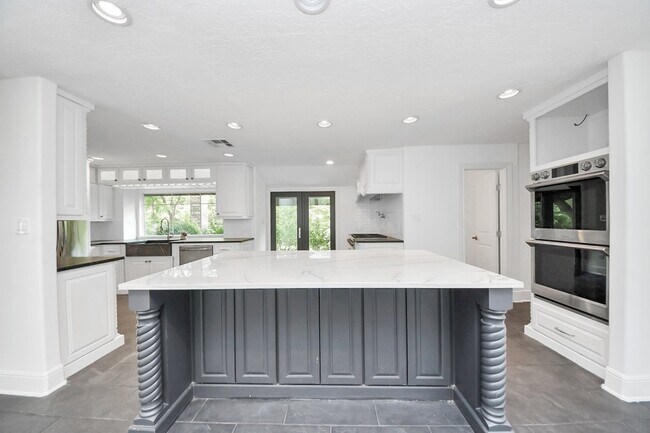 Building Photo - 4126 Pecan Bend Dr