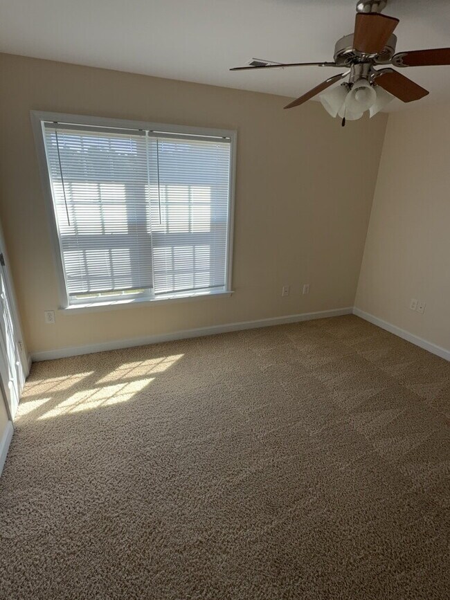 Building Photo - Adorable 2 Bedroom, 2 Bath Townhome-643 Fo...