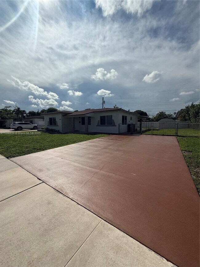 Building Photo - 5730 NW 112th Terrace