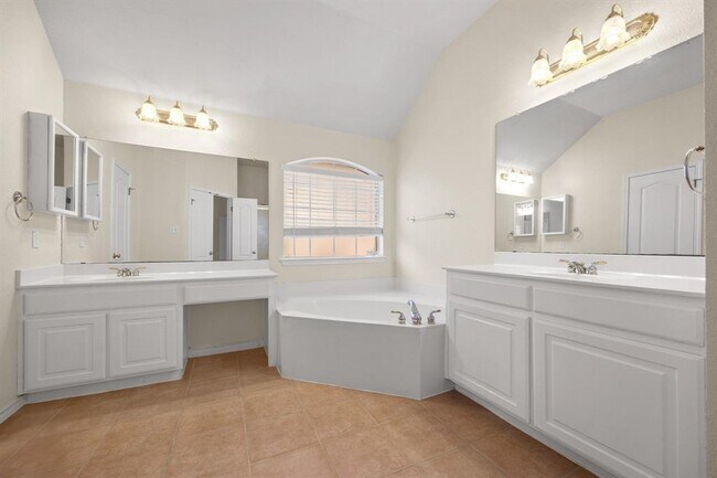 Building Photo - 8741 Lemens Spice Trail