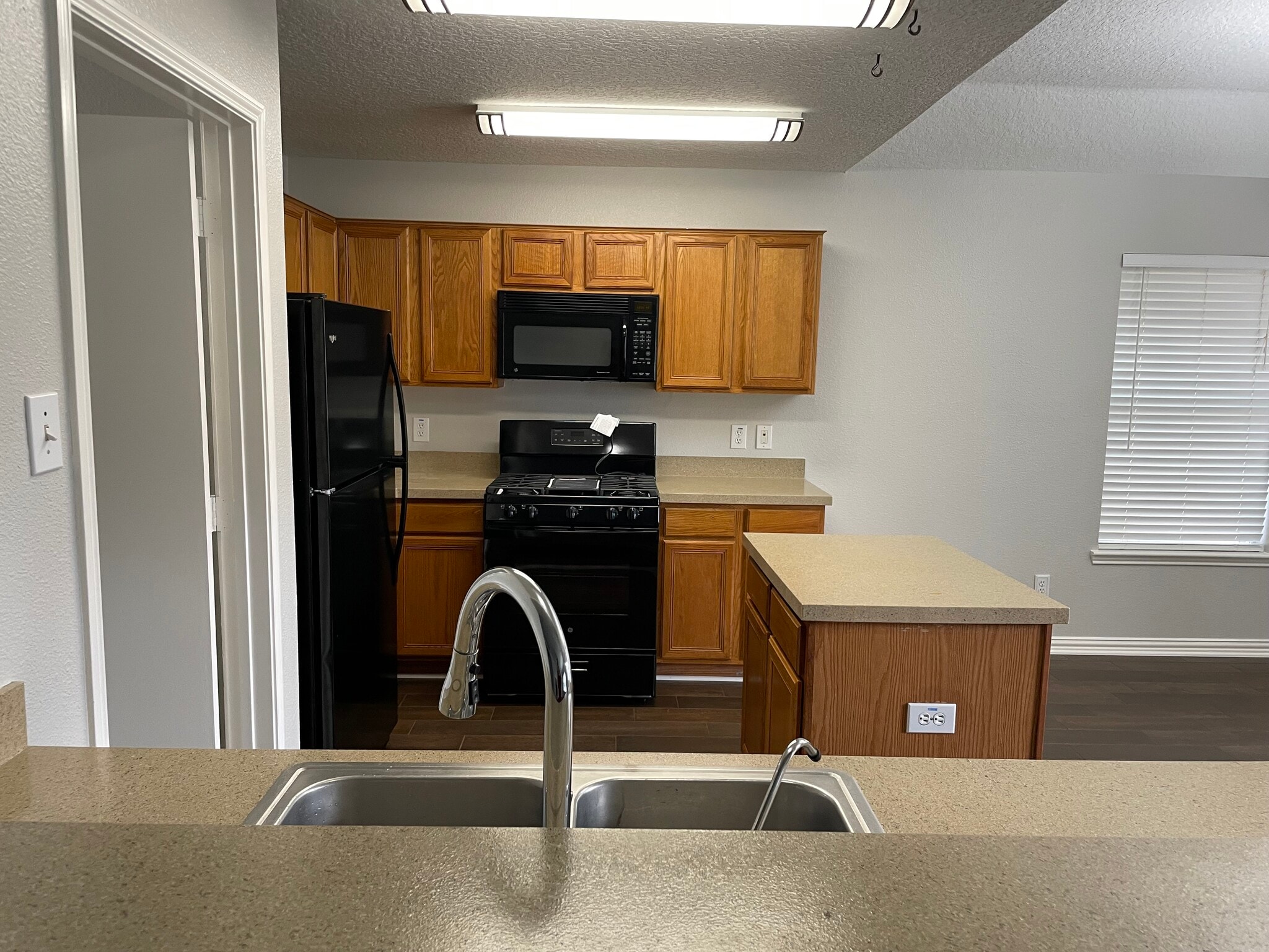 Kitchen - 1384 Havelock Dr