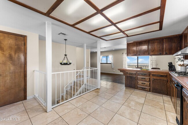 Building Photo - 1055 Lakeview Dr