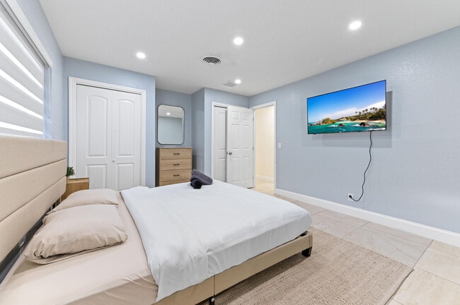 Building Photo - 2128 Dock St