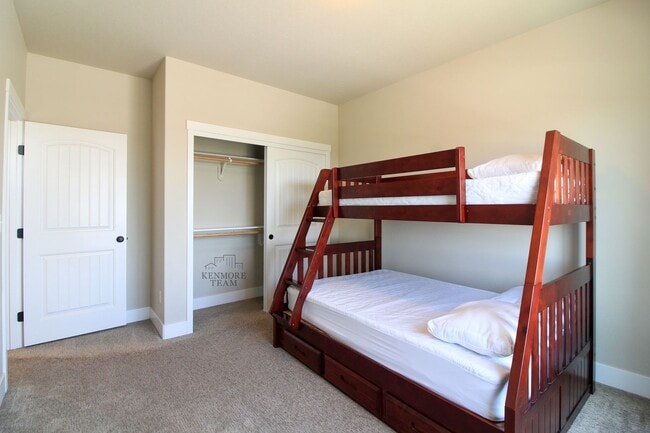 Building Photo - FURNISHED: 4 Bedroom, 2.5 Bath Home in Kennewick