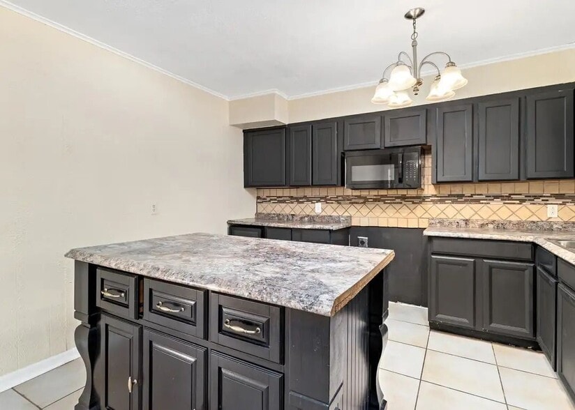 Building Photo - 5470 Spencer Dr