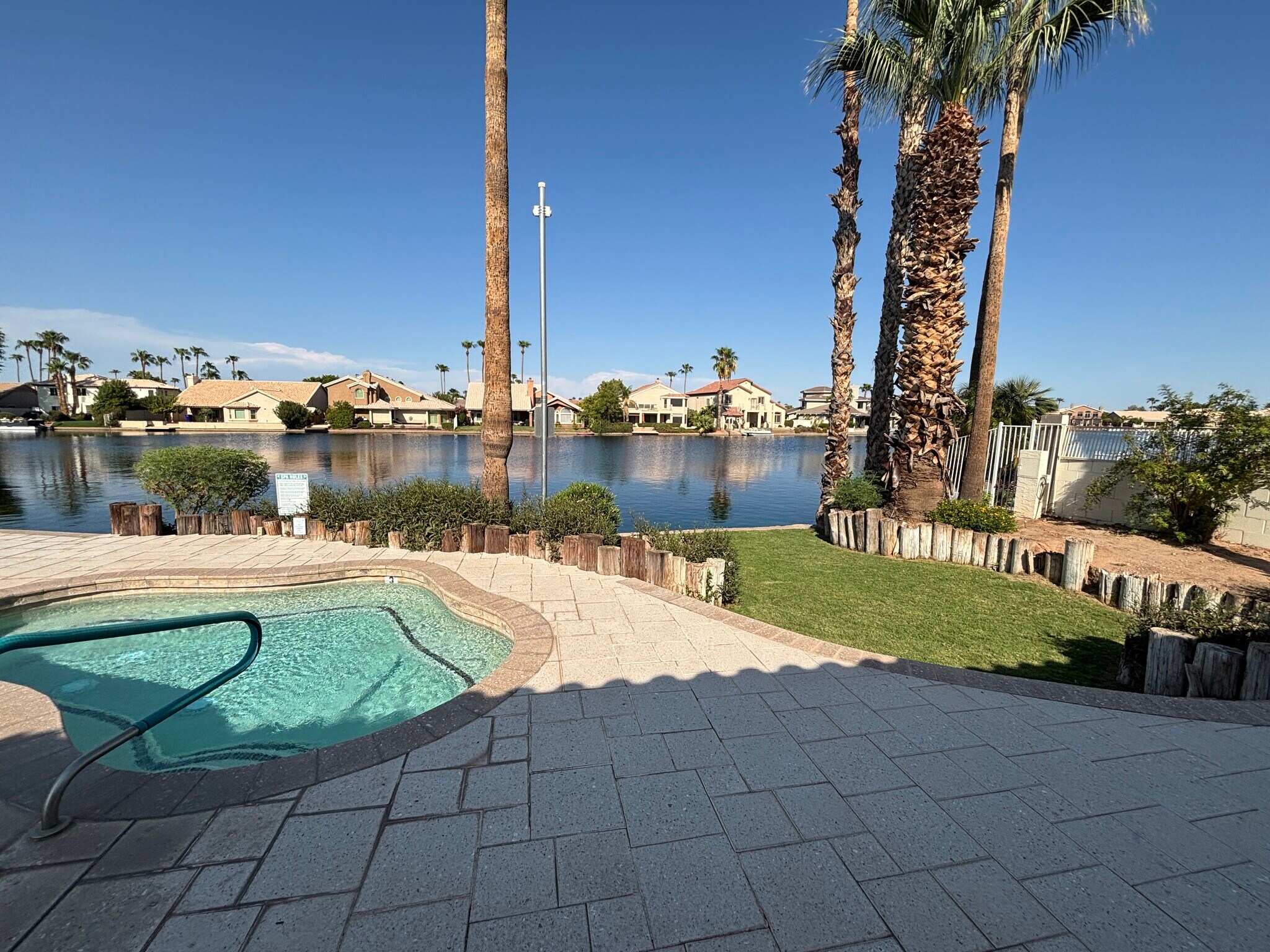 Building Photo - 517 S Paradise Dr