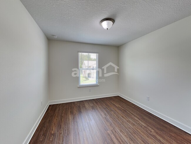 Building Photo - 5834 Hampton Creek Rd