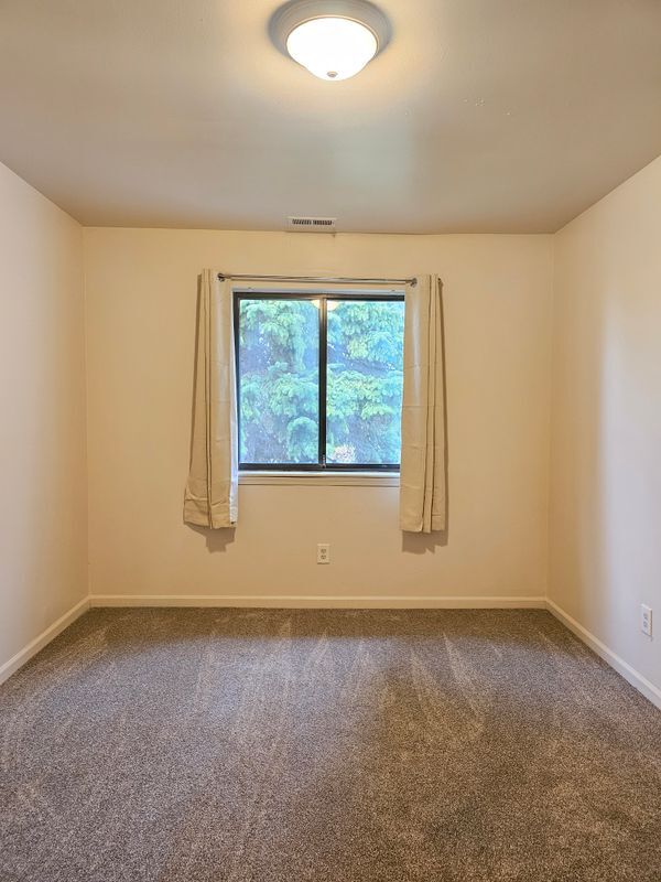 Building Photo - 29936 Utica Rd