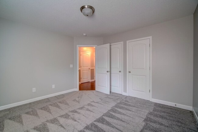 Building Photo - 732 Shelburne Ln