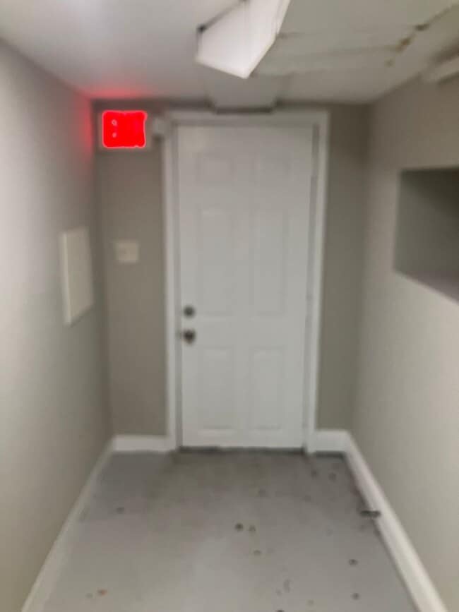 Building Photo - Rare 7-Bedroom, 3.5-Bath Home with Generous Living Space