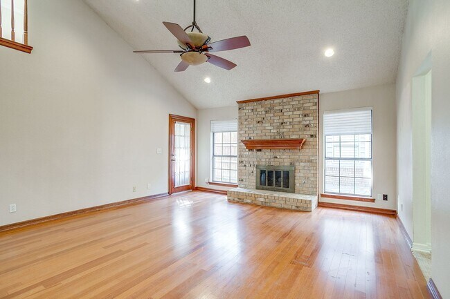 Building Photo - Perfect Location- Grapevine  3 Bed, 2 Bath...