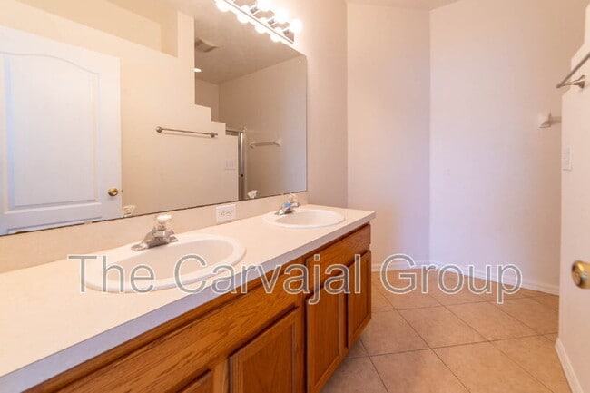 Building Photo - 4434 Waterside Pointe Cir