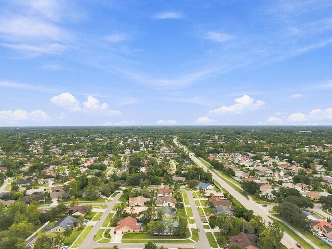 Building Photo - 1259 Barnstaple Cir