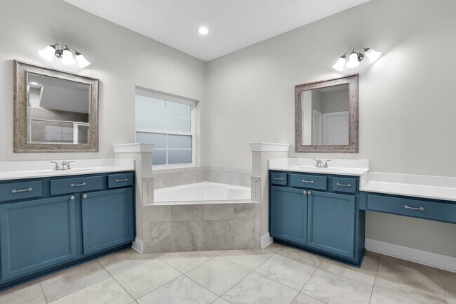 Building Photo - Spacious 4BR/3BA Pooler Home – Lagoon Views, Prime Location