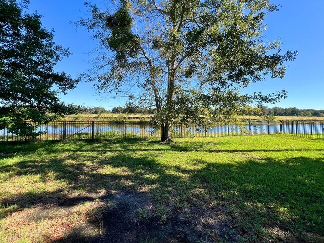 Building Photo - 4/2 with access to amenities, close to base!!