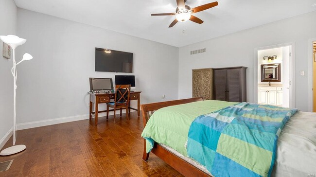 Building Photo - 303 Gateview Dr
