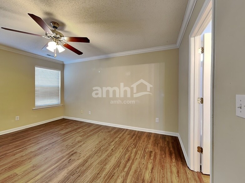 Building Photo - 919 Pebblestone Dr