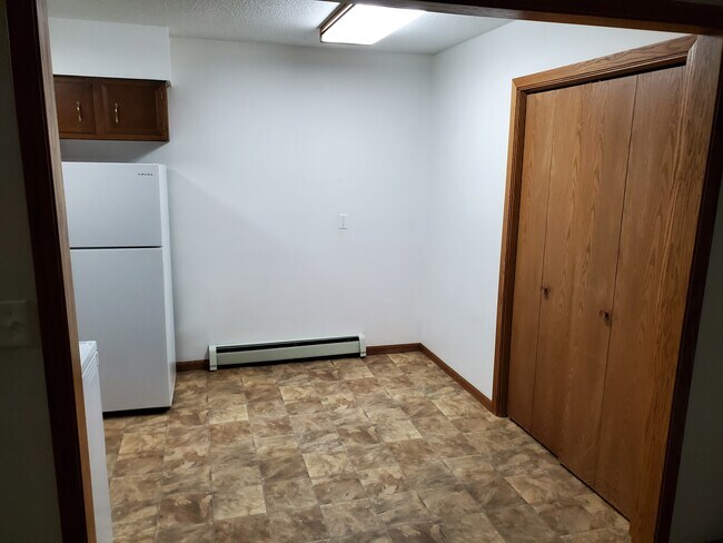 Building Photo - 207 W Main St