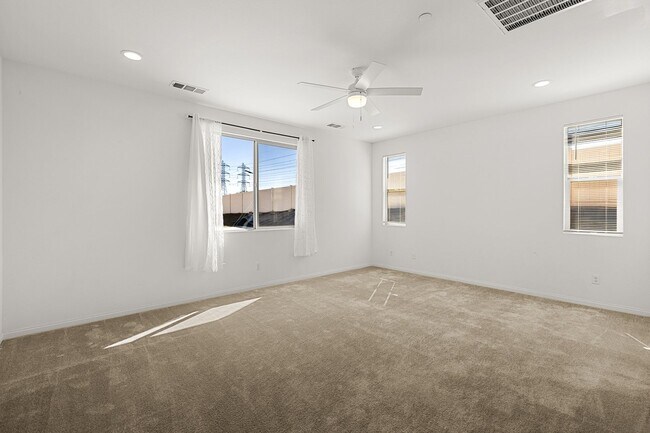 Building Photo - Stunning 4 bedroom 3 bath home in Summer Wind Trail Community