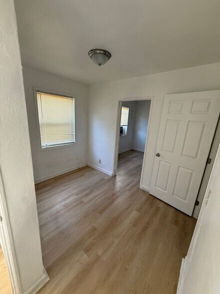 Building Photo - 1955 Lincoln St