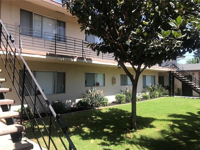 Building Photo - 12437 Harris Ave