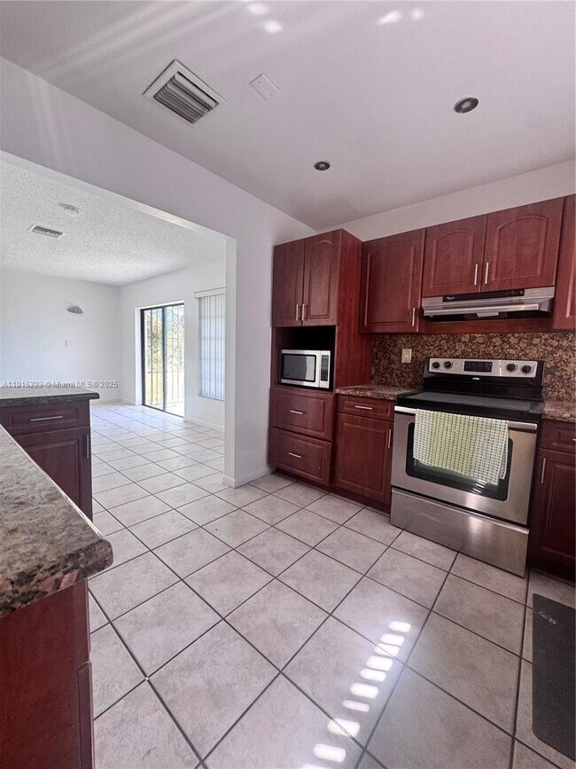 Building Photo - 2715 SW 119th Ct