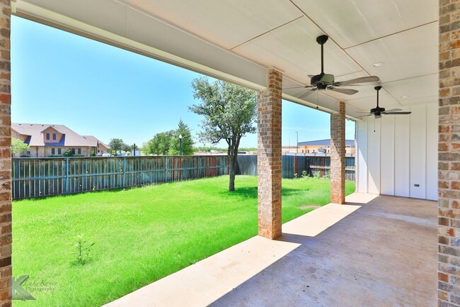 Building Photo - 3/2/2 duplex!  NEWLY UPDATED!
