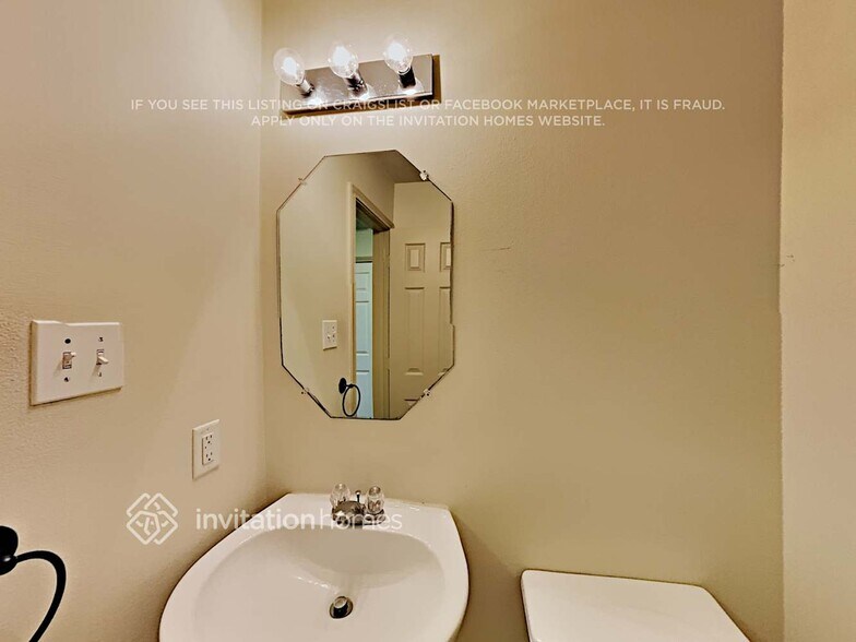 Building Photo - 1042 Bahia Vista Dr