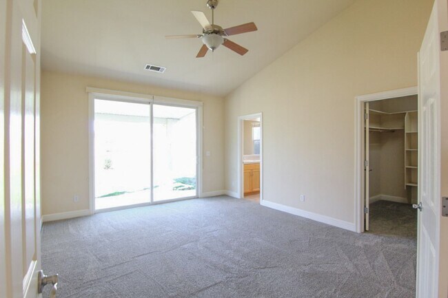 Building Photo - Spacious Home Near Mountain View School with a 3 Car Garage