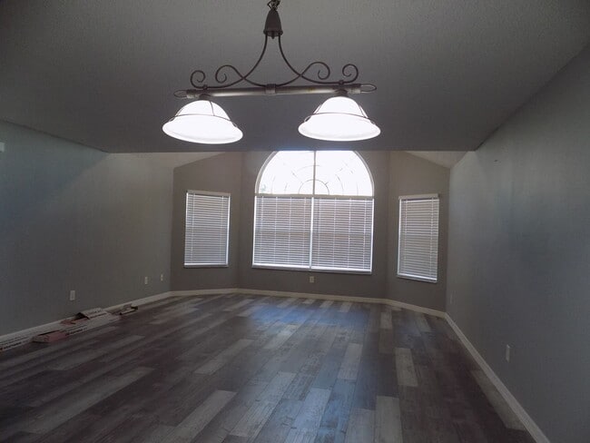 Building Photo - 2735 N Poinciana Blvd