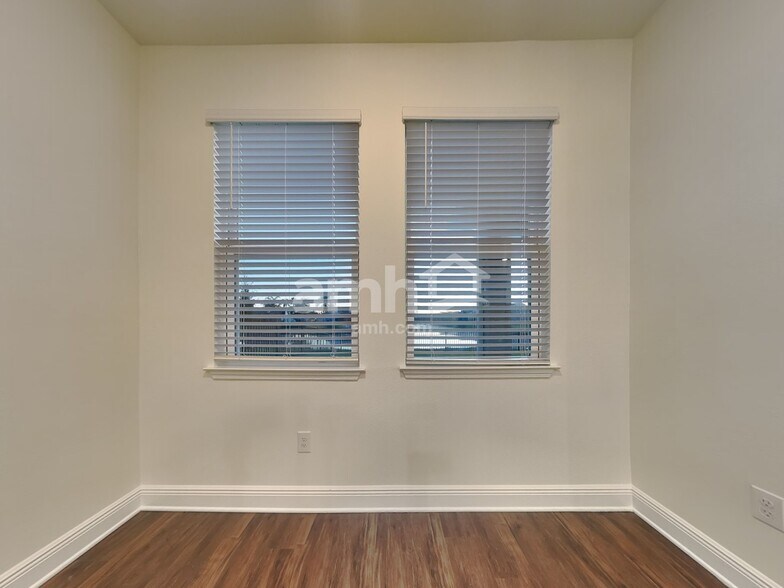 Building Photo - 6204 Emerald Hls Wy