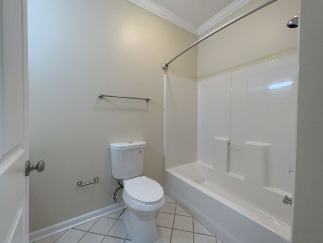 Building Photo - Convenient Newly Remodeled Condo