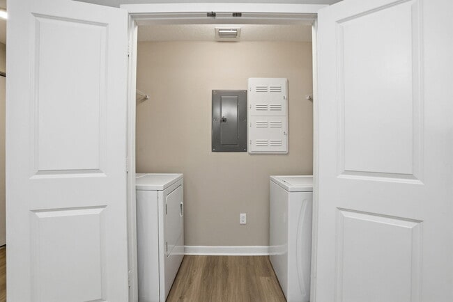 Building Photo - 3601 High Ridge Rd