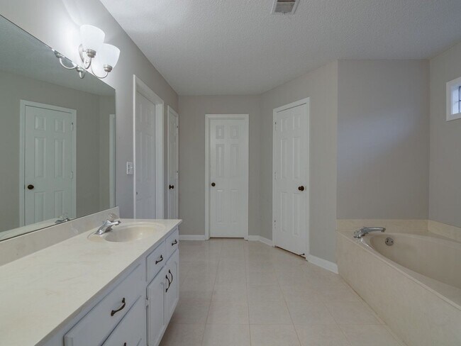 Building Photo - Renovated in Germantown Trails!