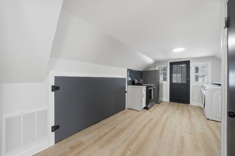 Building Photo - 6640 W Foster Ave