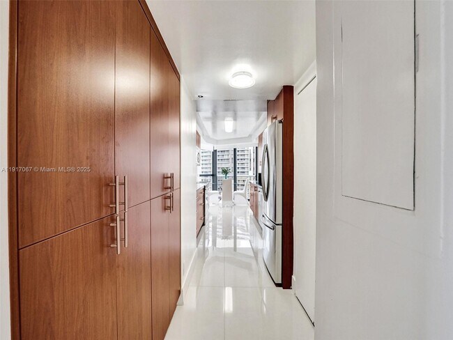 Building Photo - 20281 E Country Club Dr