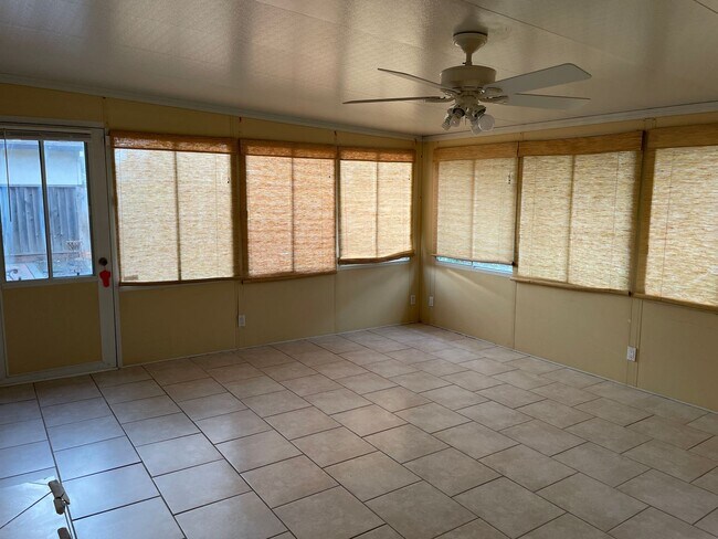 Building Photo - Move in Ready VistaPark Home!