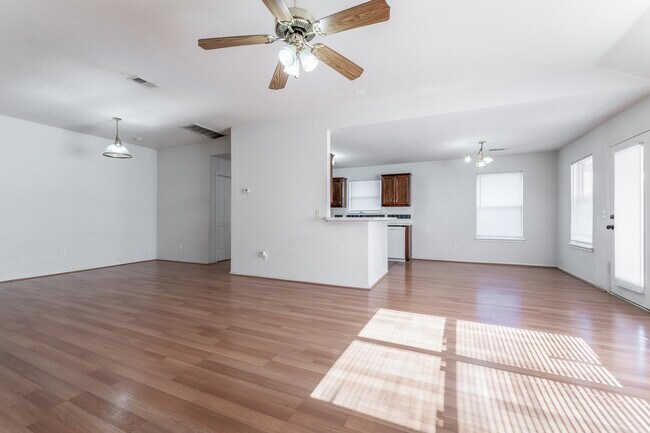 Building Photo - 5700 SE 87th St