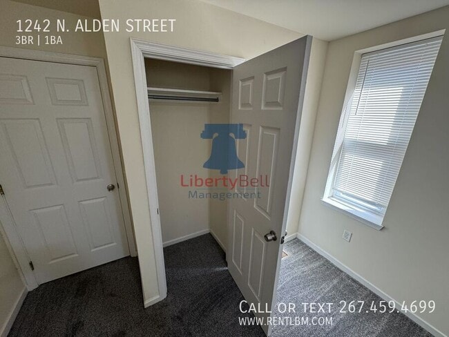 Building Photo - 1242 N Alden St