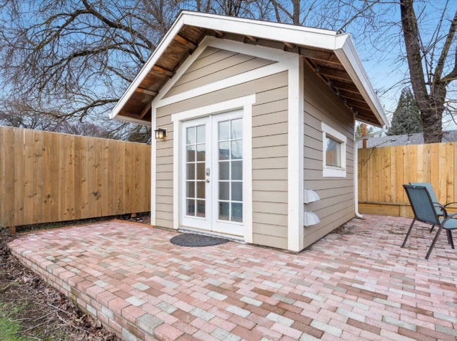 Building Photo - 9810 NE 3rd St