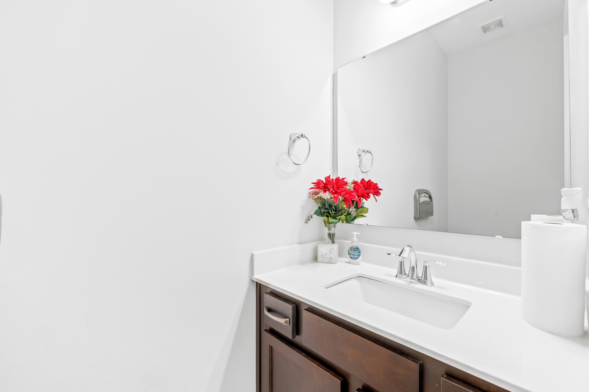 Building Photo - Room in House on Grace Ln