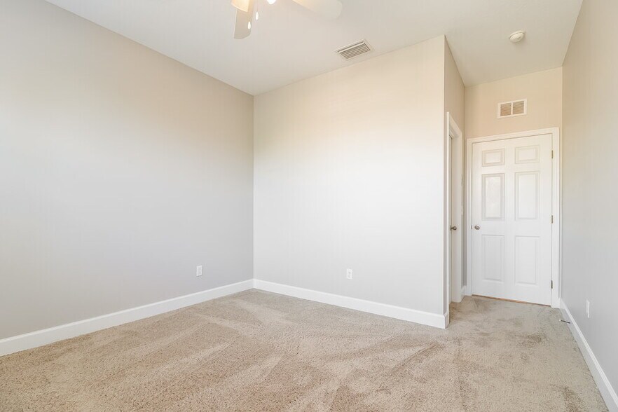 Building Photo - 6516 Quiet Pool Ct