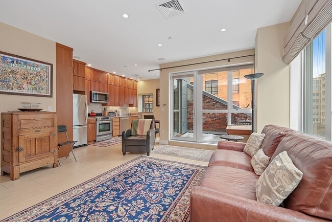 Building Photo - 99-105-105 Broad St