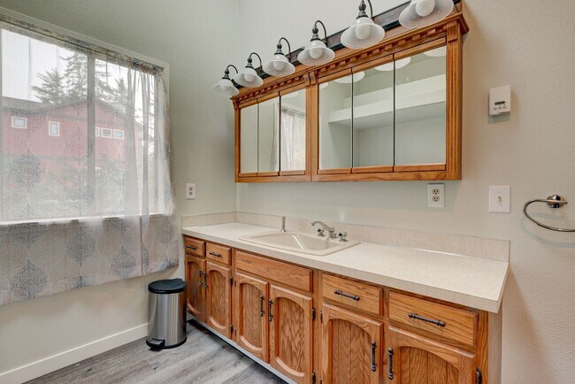 Building Photo - 3 Bedroom Condo on West Beach Bluffs **$500 off the first months rent**