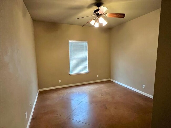 Building Photo - 208 Garden Dr