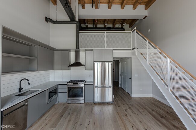 Building Photo - 729 N Sangamon St